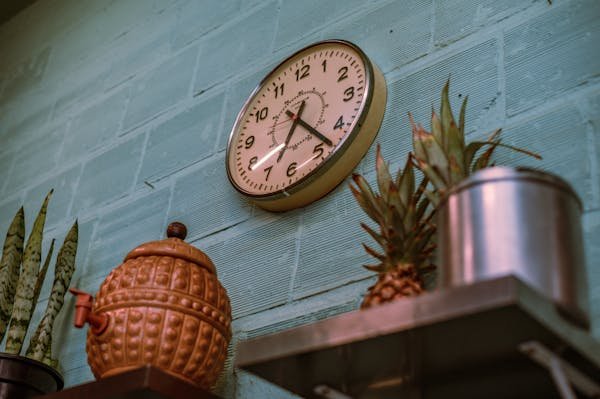 Découvrez notre sélection d'horloges murales uniques